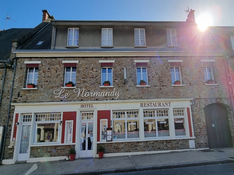 PROPRIETAIREFaçade-hôtel-restaurant-le-normandy©propriétaire