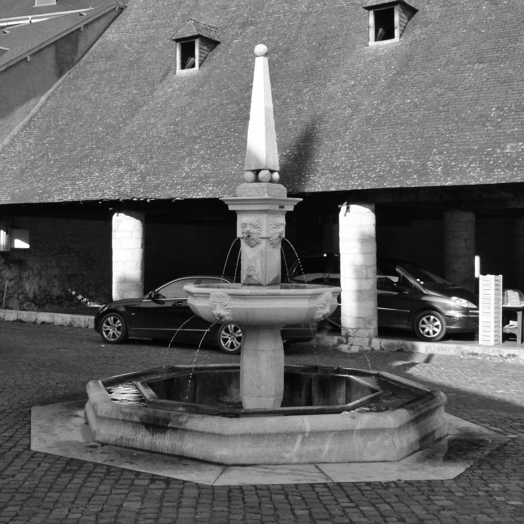 Fontaine de Campan 02.png