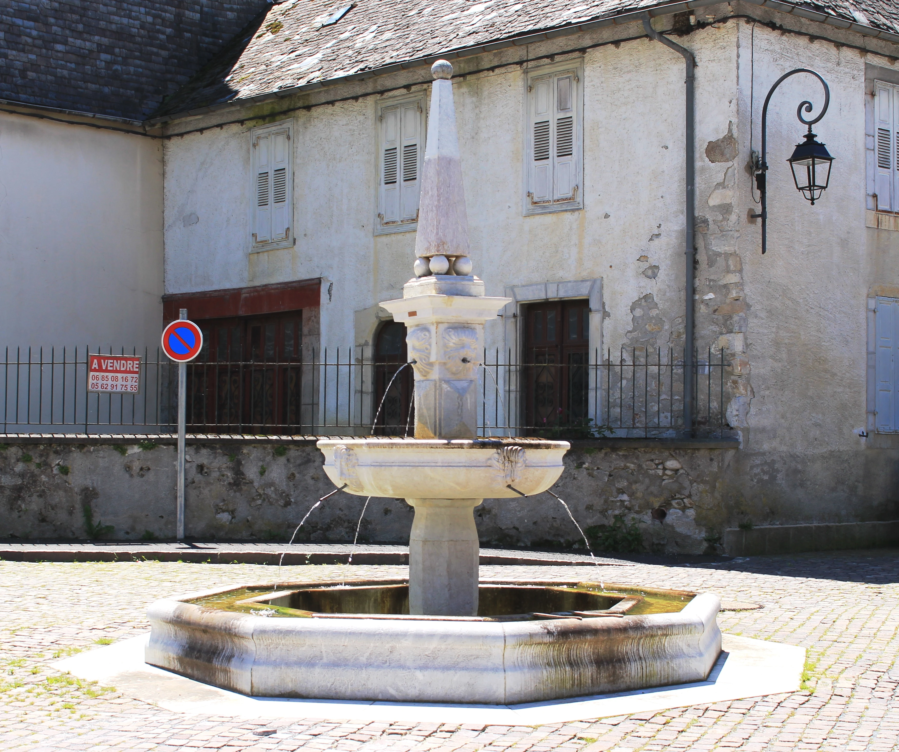 Fontaine de Campan (Hautes-Pyrénées) 1.jpg