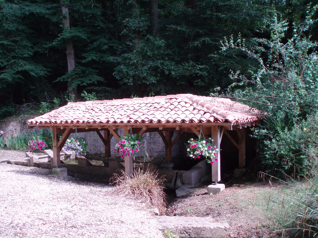 Office de TourismeFontaine et lavoir de Coudures