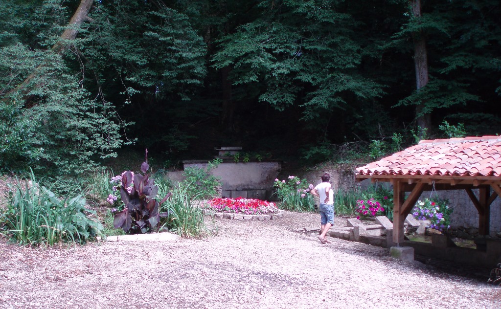Office de TourismeFontaine et lavoir de Coudures