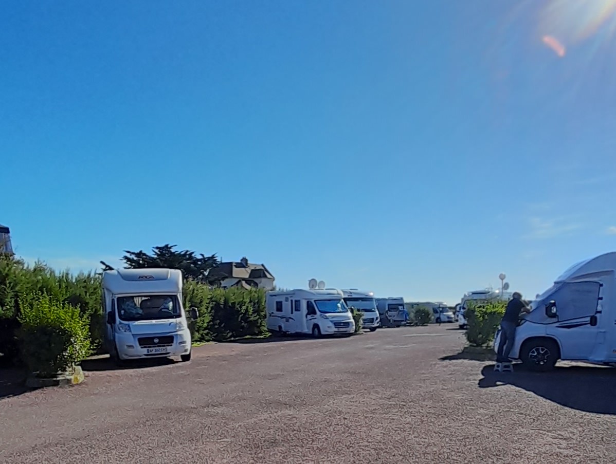 PROPRIÉTAIREsaint-vaast-la-hougue-aire-de-camping-car-la-gallouette-1