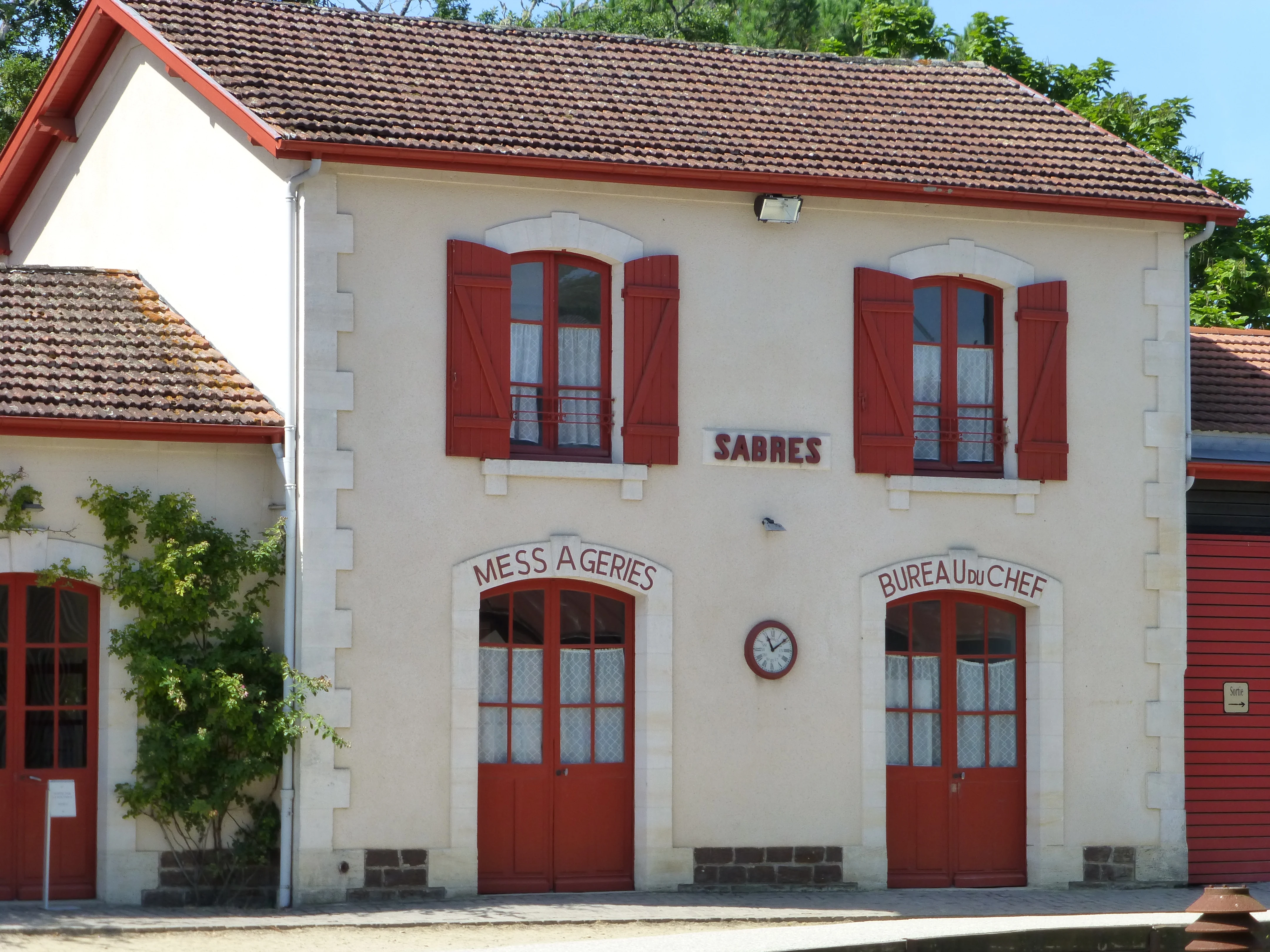 Gare de Sabres dans les Landes.JPG