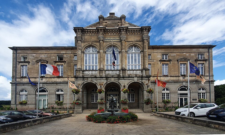 hôtel de ville de la commune de Domfront