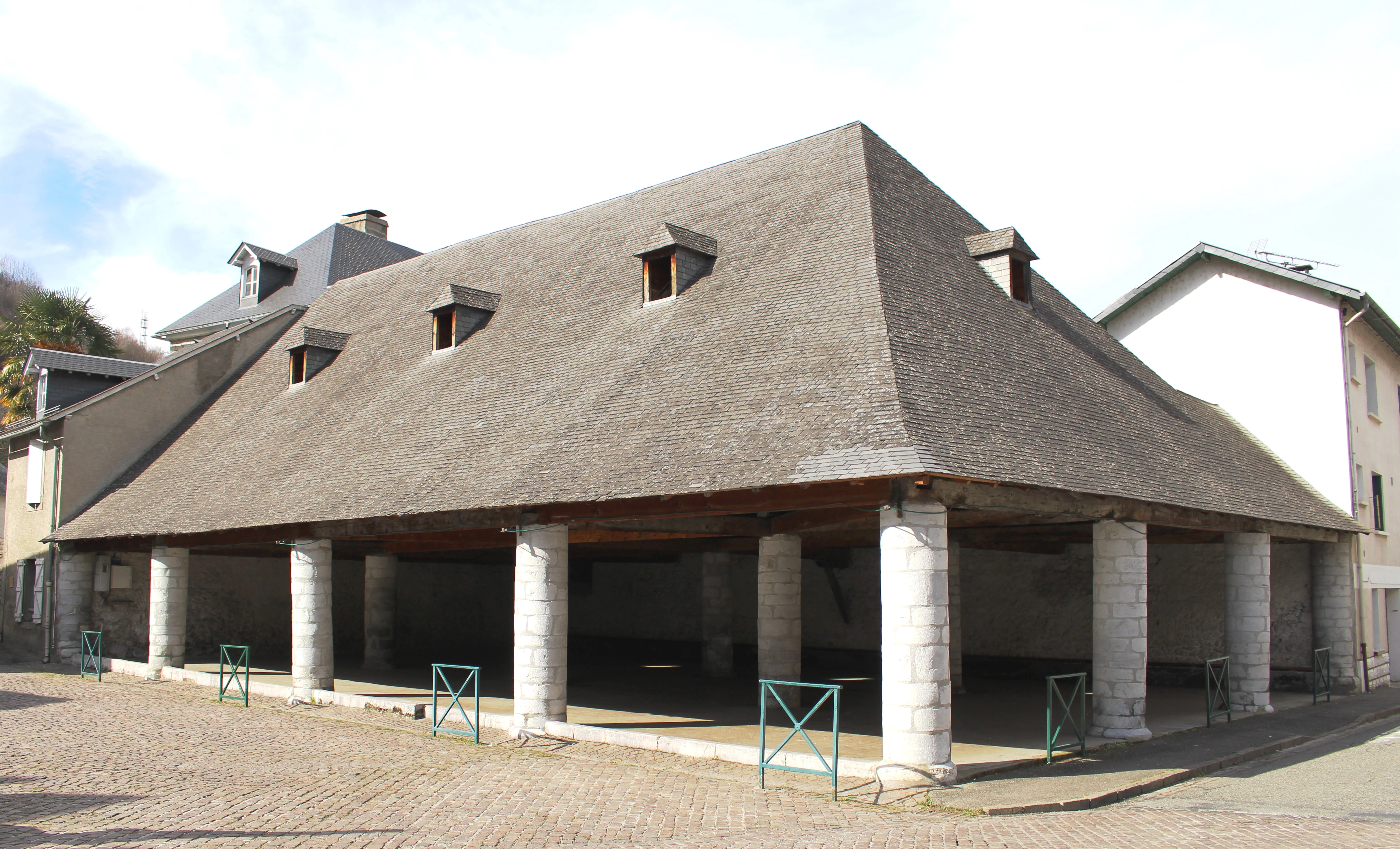 Halle de Campan (Hautes-Pyrénées) 1.jpg