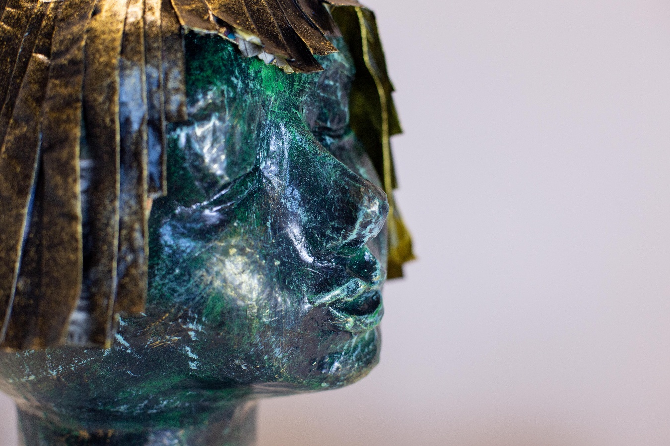 Véronique ChambeauTête en papier mâché