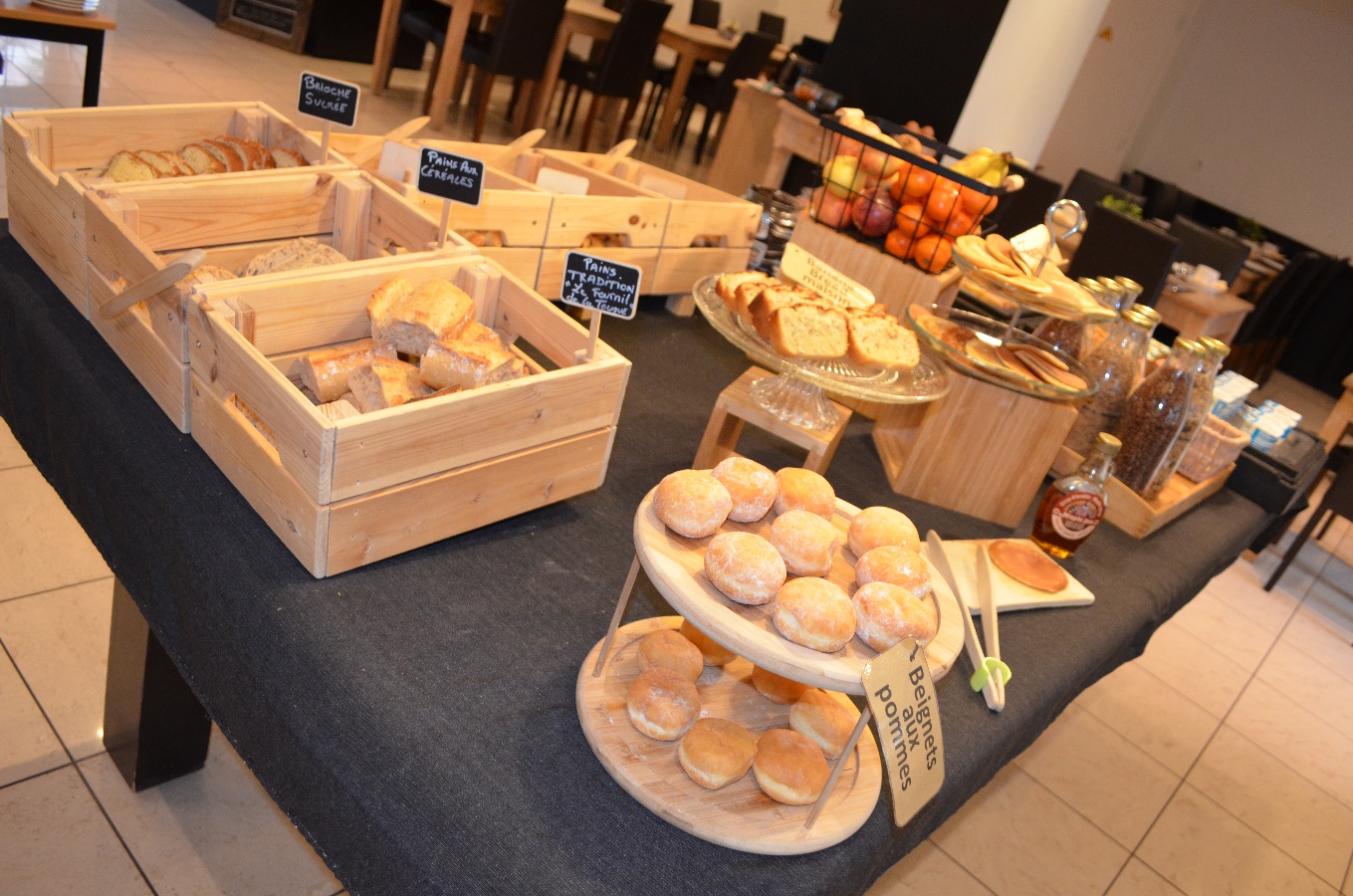 © Xavier HenaultHotel Almoria Deauville - Petit dejeuner - XH 00174
