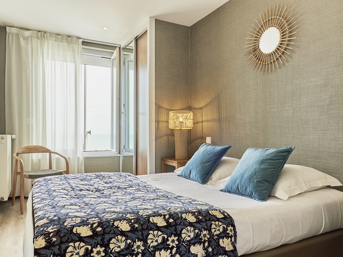 Sylvie Le Trividichotel-cremaillere-chambre-1-courseulles