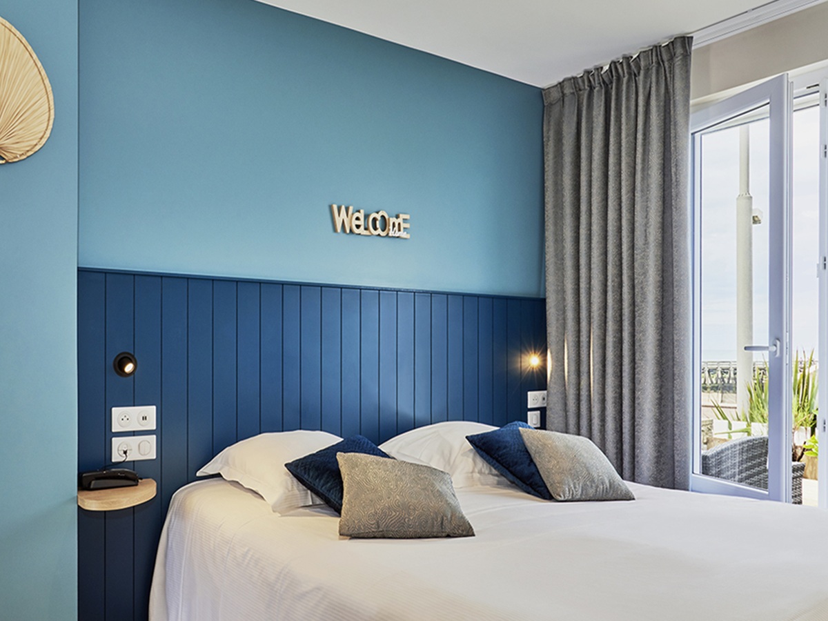 Sylvie Le Trividichotel-cremaillere-chambre-2-lit-courseulles