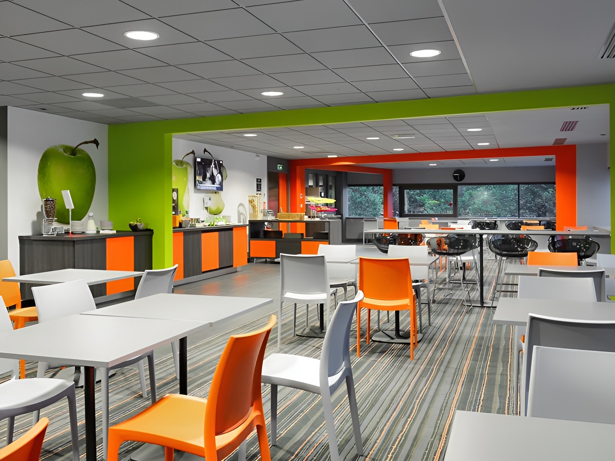 Ibis Styles Caen Centre GareIbis Styles Caen - salle petit déjeuner