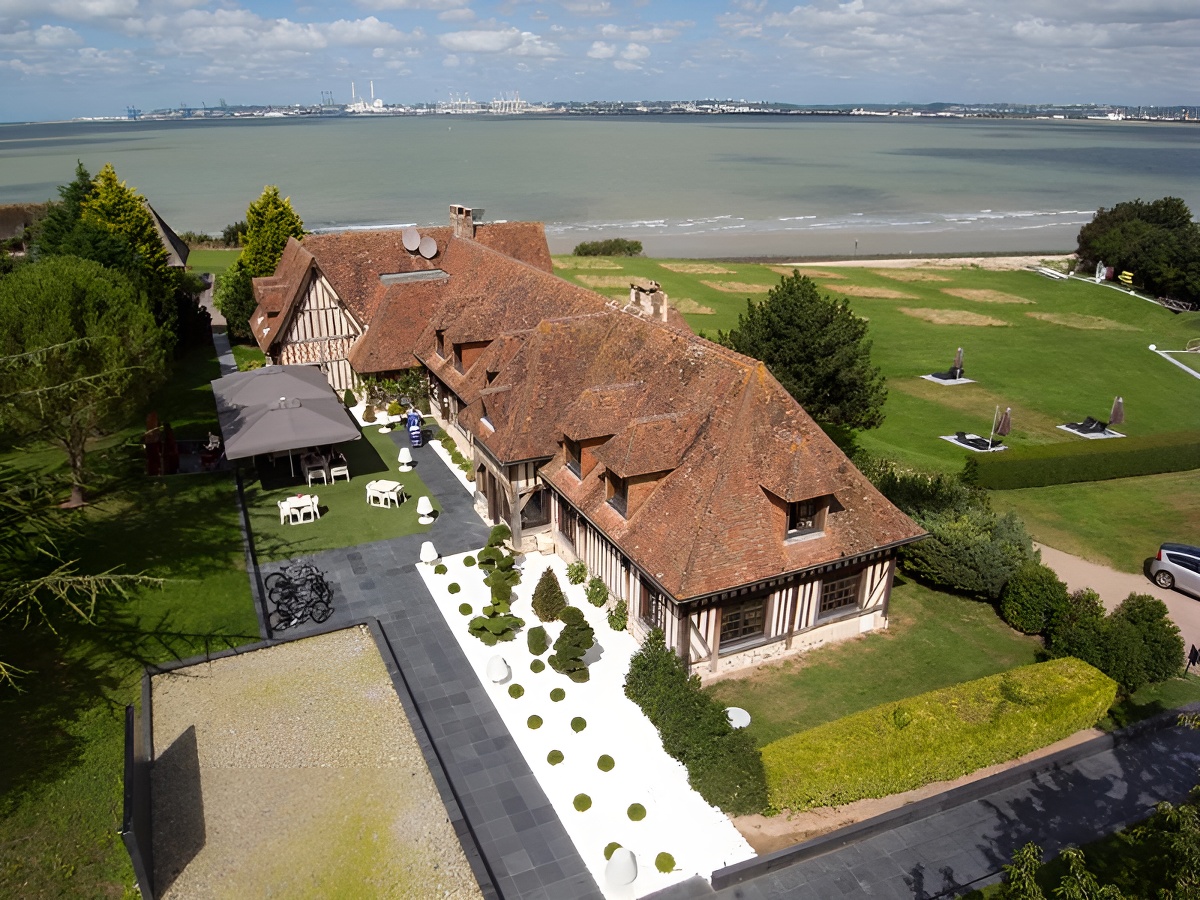 Hôtel La ChaumièreHôtel La Chaumière - Honfleur - vue générale