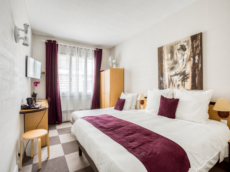 La Coupe d'Or LisieuxHotel-La-Coupe-dOr-Lisieux-chambre-triple-2