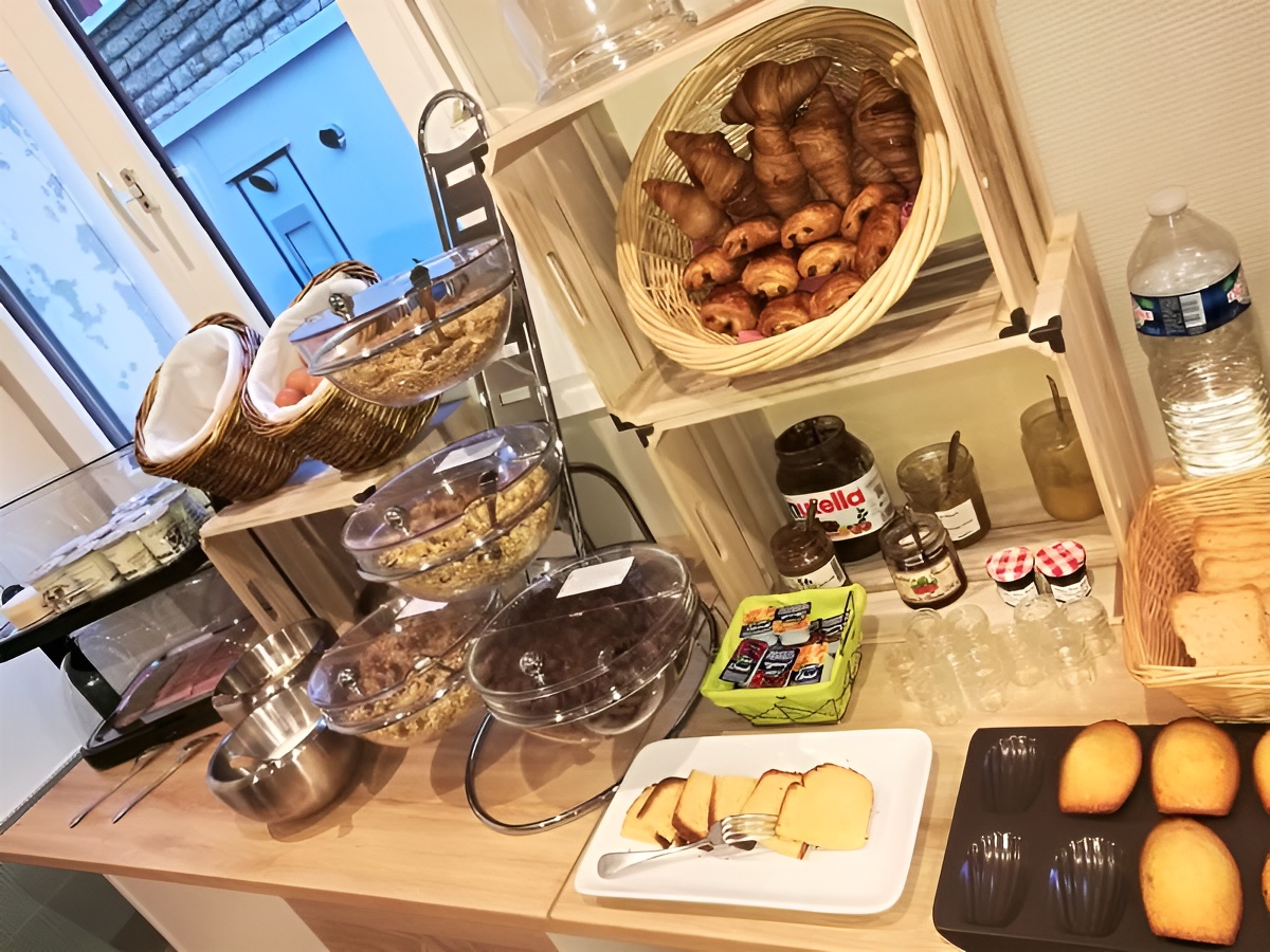 La Coupe d'Or LisieuxHotel-La-Coupe-dOr-Lisieux-petit-dejeuner