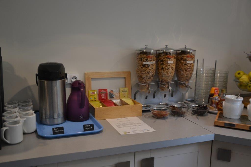 les vagueshotel-les-vagues-buffet-petit-dejeuner-1