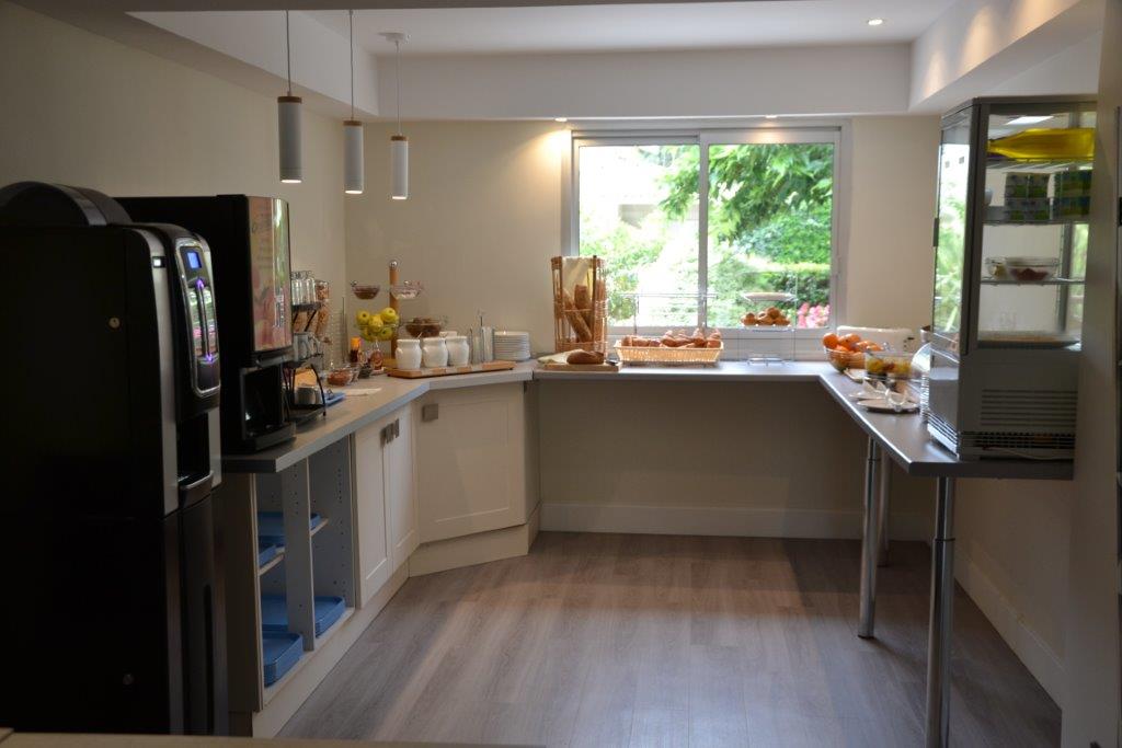 les vagueshotel-les-vagues-buffet-petit-dejeuner-4
