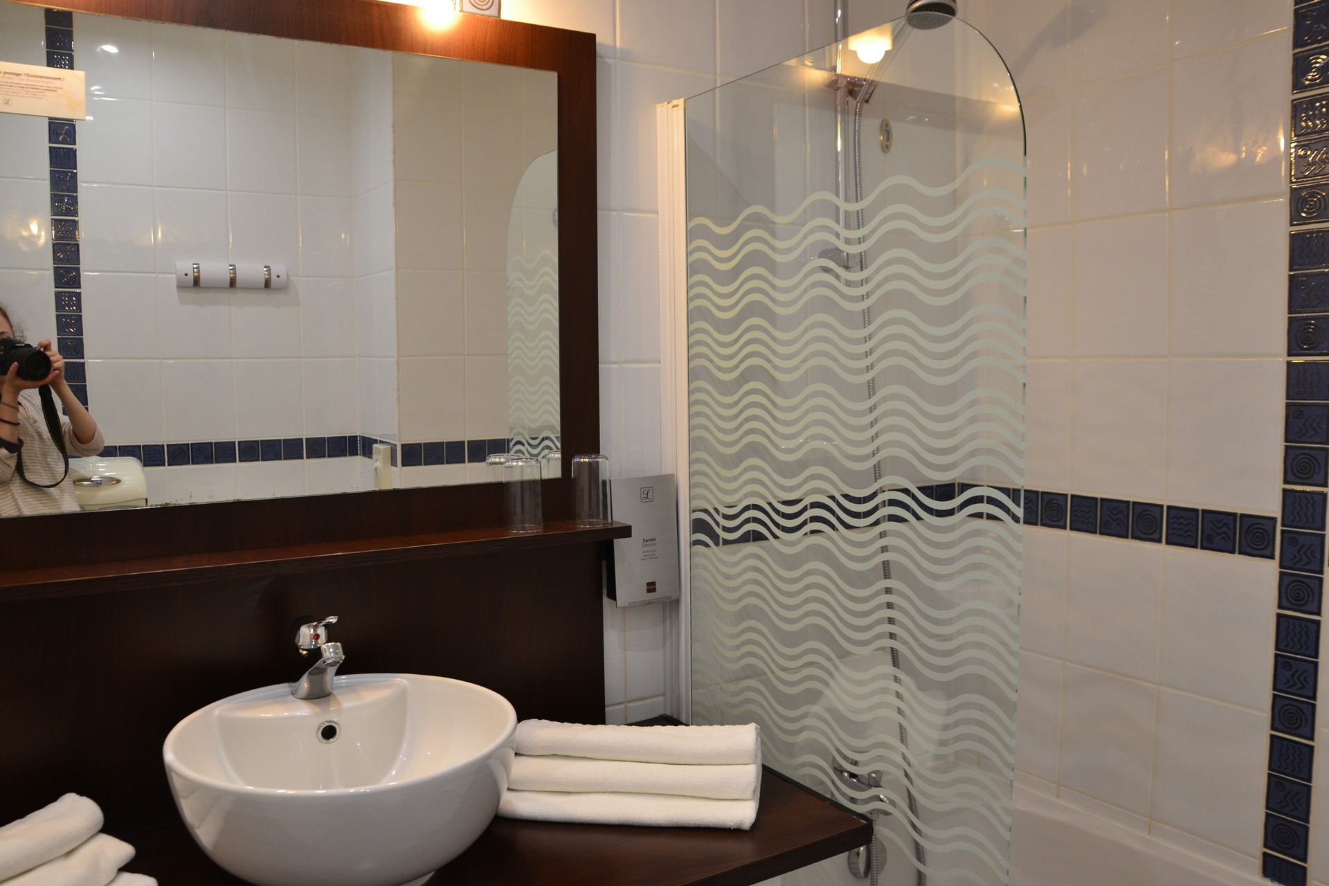 les vagueshotel-les-vagues-ch-310-sdb