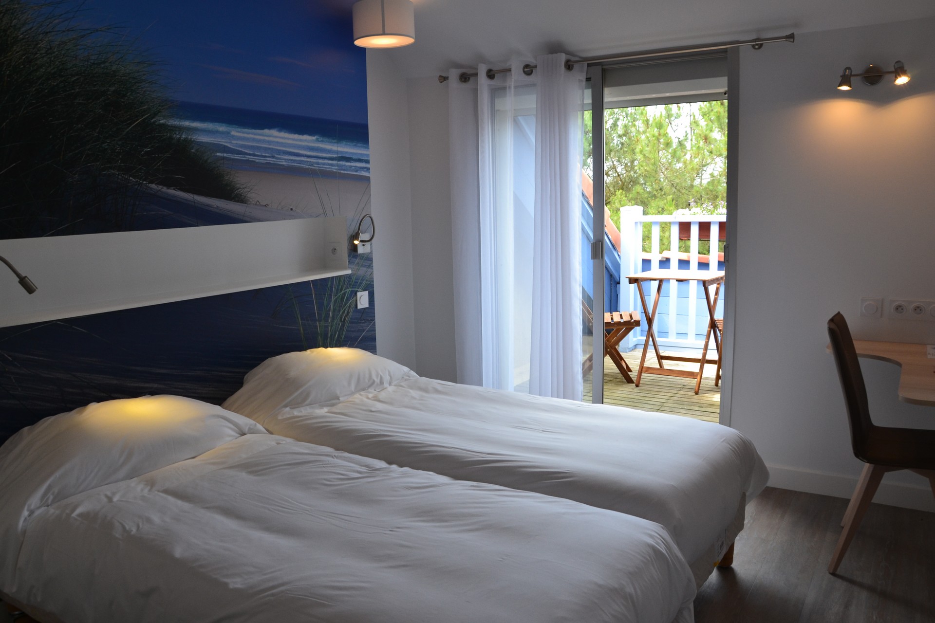 les vagueshotel-les-vagues-ch-balcon-twin