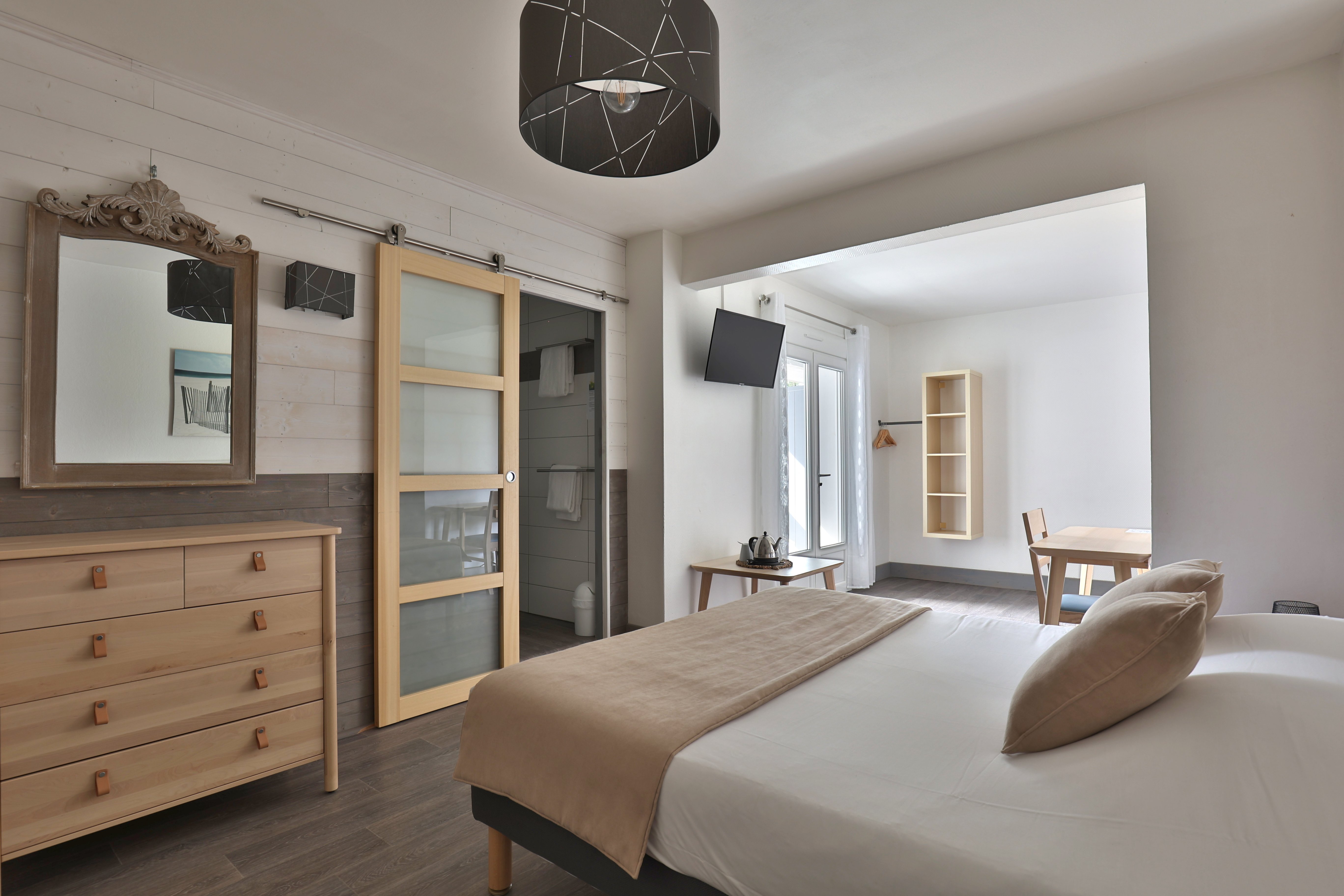 HOTEL DU CAP CAPBRETONhotelducap-chambre-double-confort-avec-balcon-vue-jardin-1