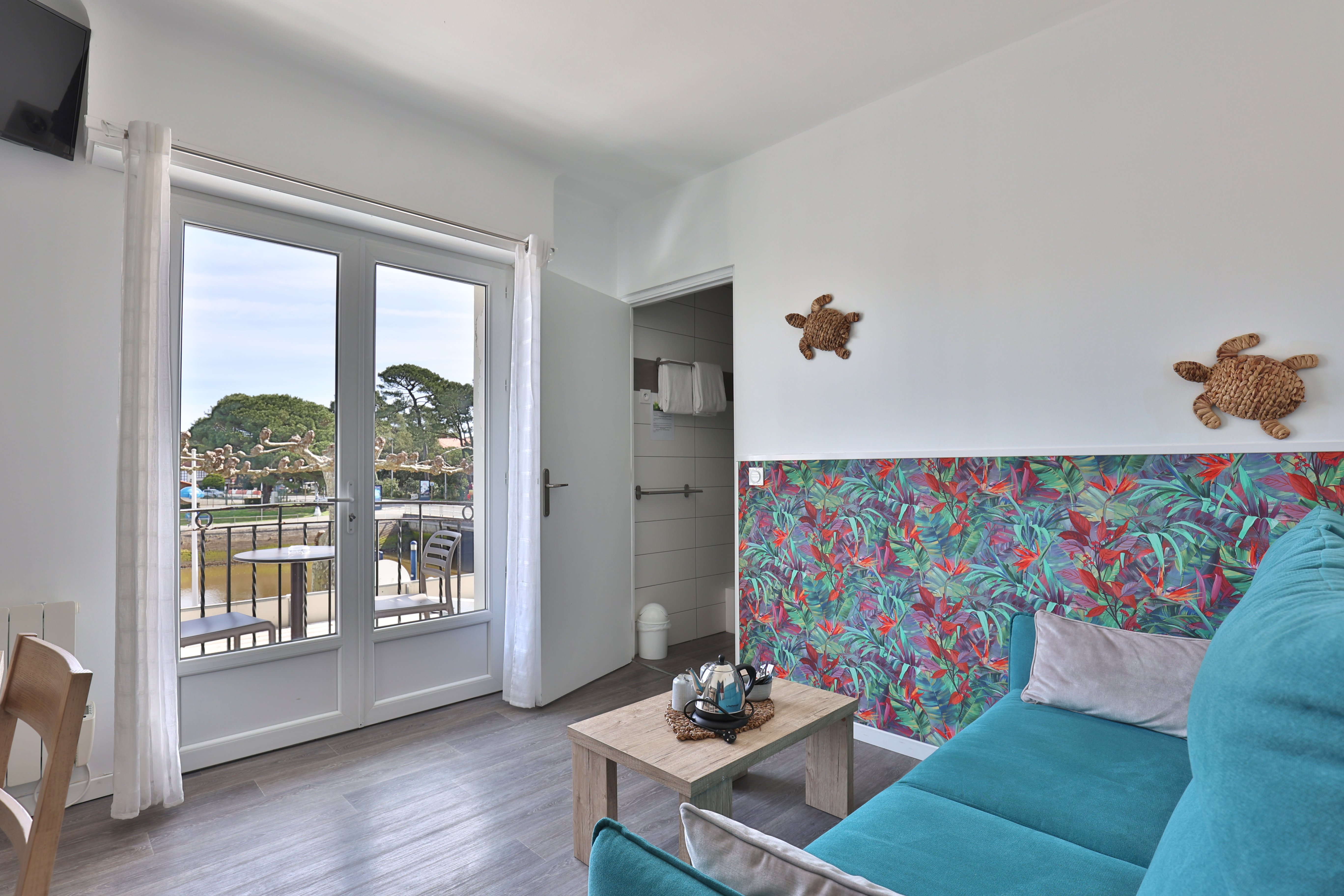 HOTEL DU CAP CAPBRETONhotelducap-chambre-double-confort-avec-balcon-vue-port-2
