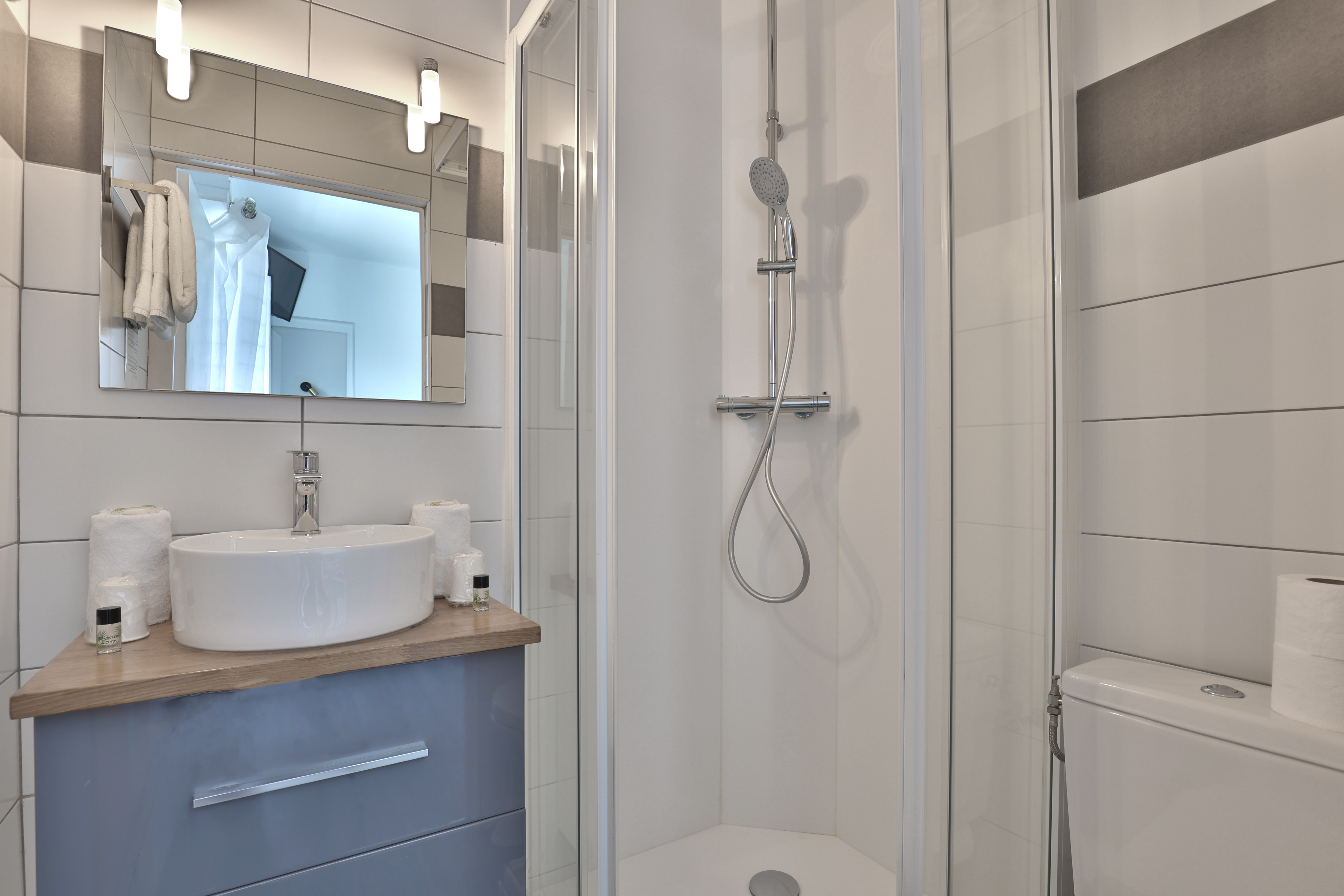 HOTEL DU CAP CAPBRETONhotelducap-chambre-double-confort-avec-balcon-vue-port-3