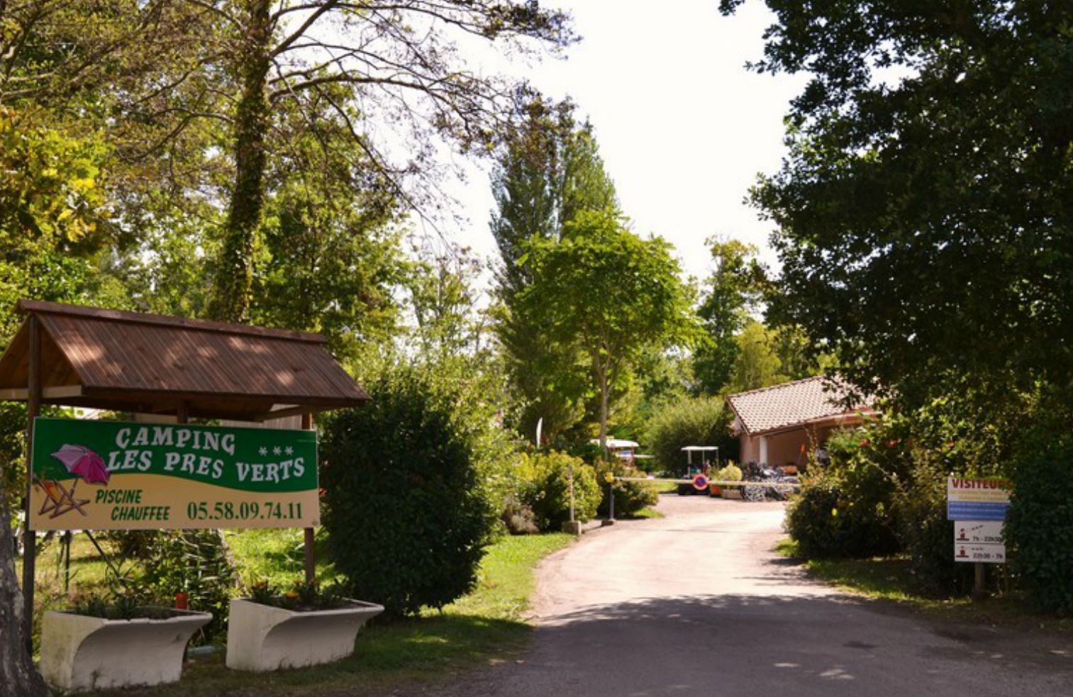camping-les-pres-verts-landesEntrée du camping Les Prés Verts