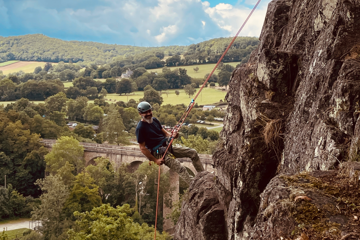 le camp de basedescente en rappel des falaises de Clécy avec les moniteurs du camp de base