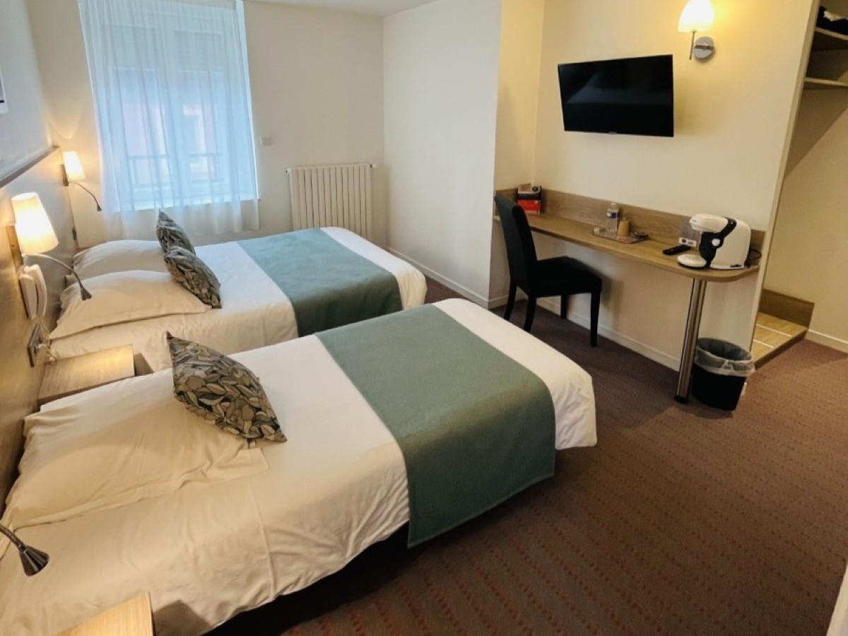 PROPRIETAIREhotel-le-louvre-cherbourg-cotentin-3