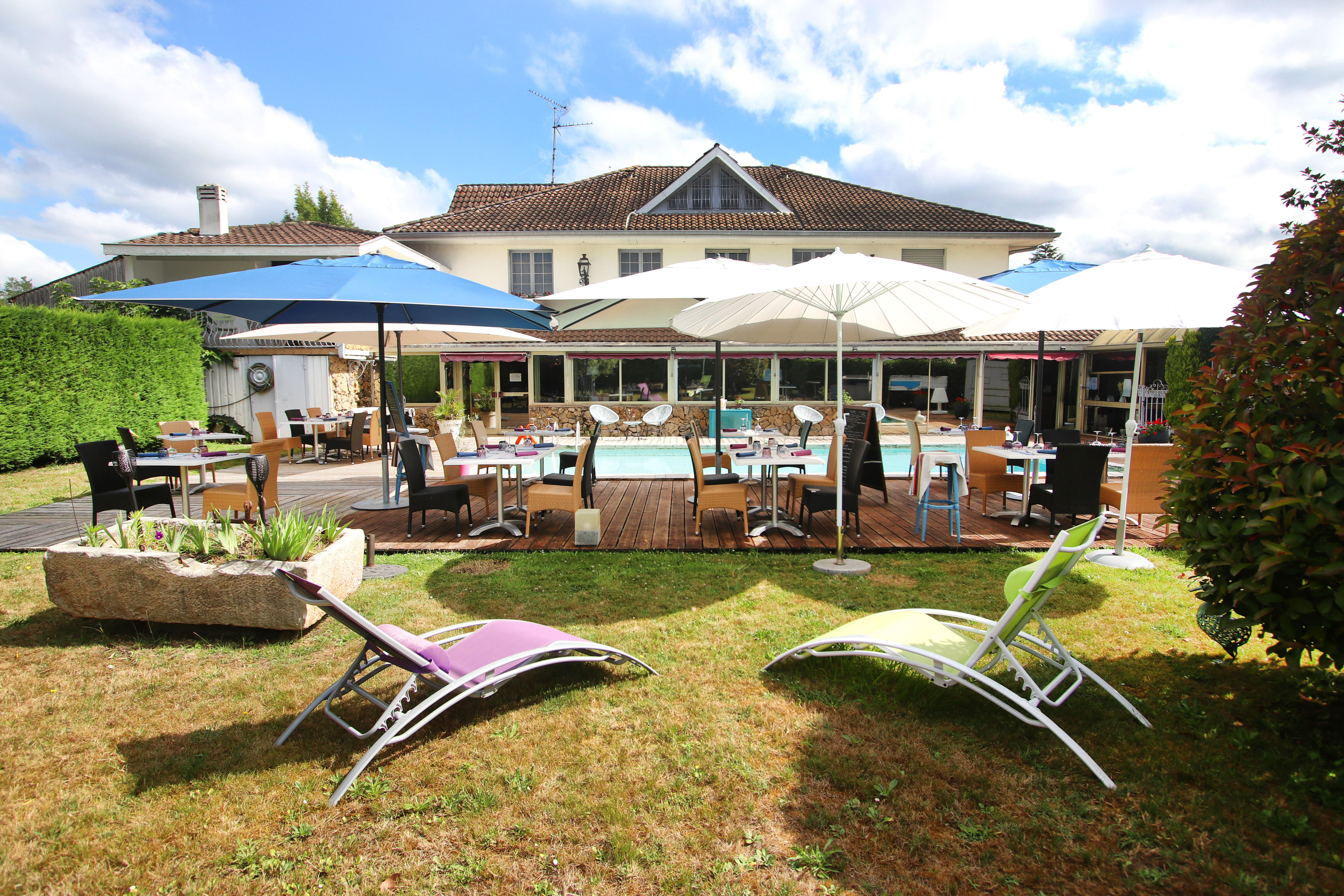 © relaisdesplagesVue piscine et terrasse