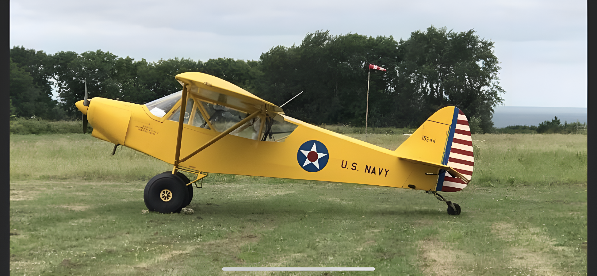 Omaha beach Airfield ,colleville sur meravion PIPER Savage CUB