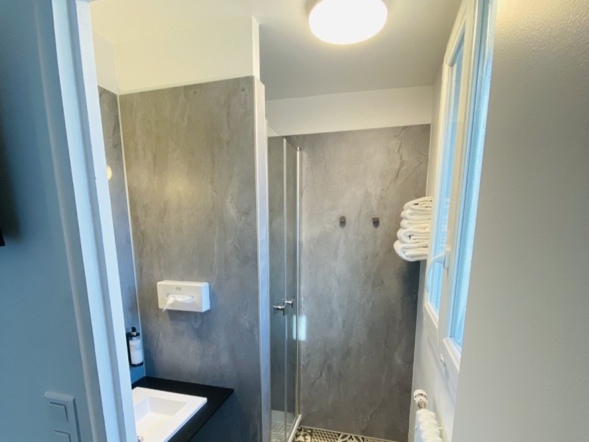PROPRIETAIREhotel-le-louvre-cherbourg-cotentin-6