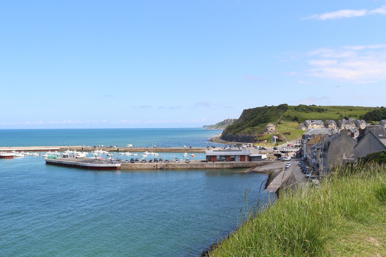 Centre Léopold Sédar Senghor, Port en Bessin HuppainPort en Bessin, vu des falaises près de la Maison des Feux