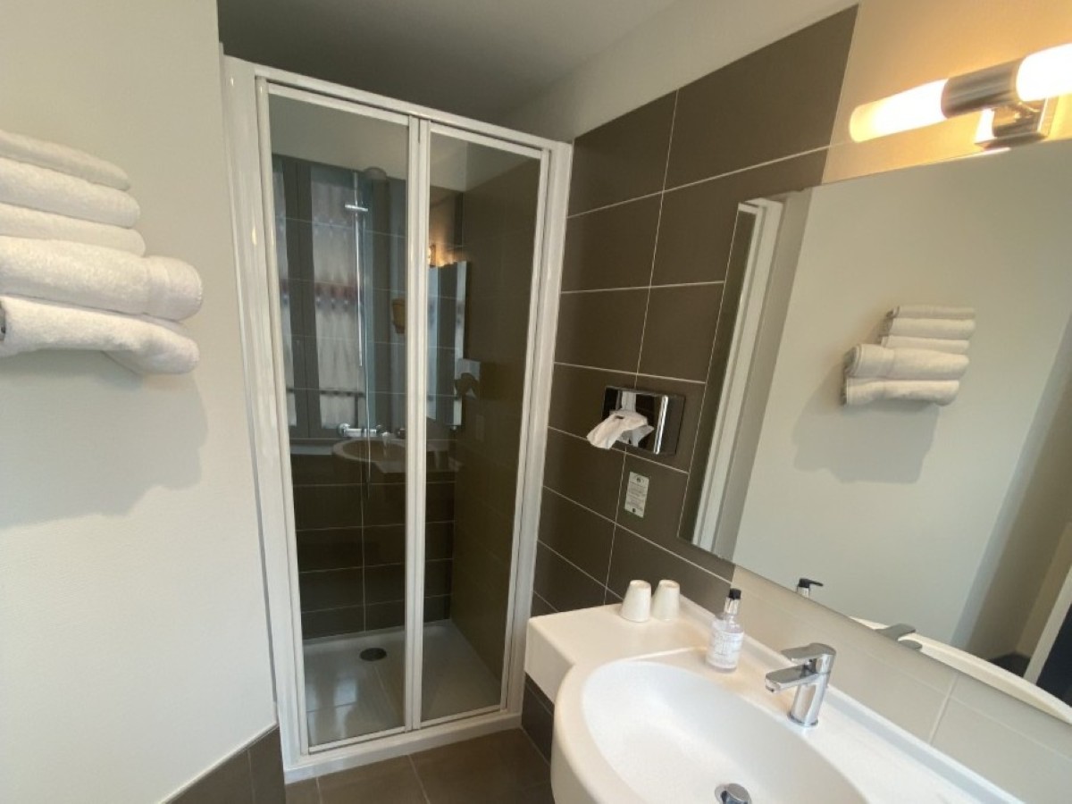 PROPRIETAIREhotel-le-louvre-cherbourg-cotentin-12