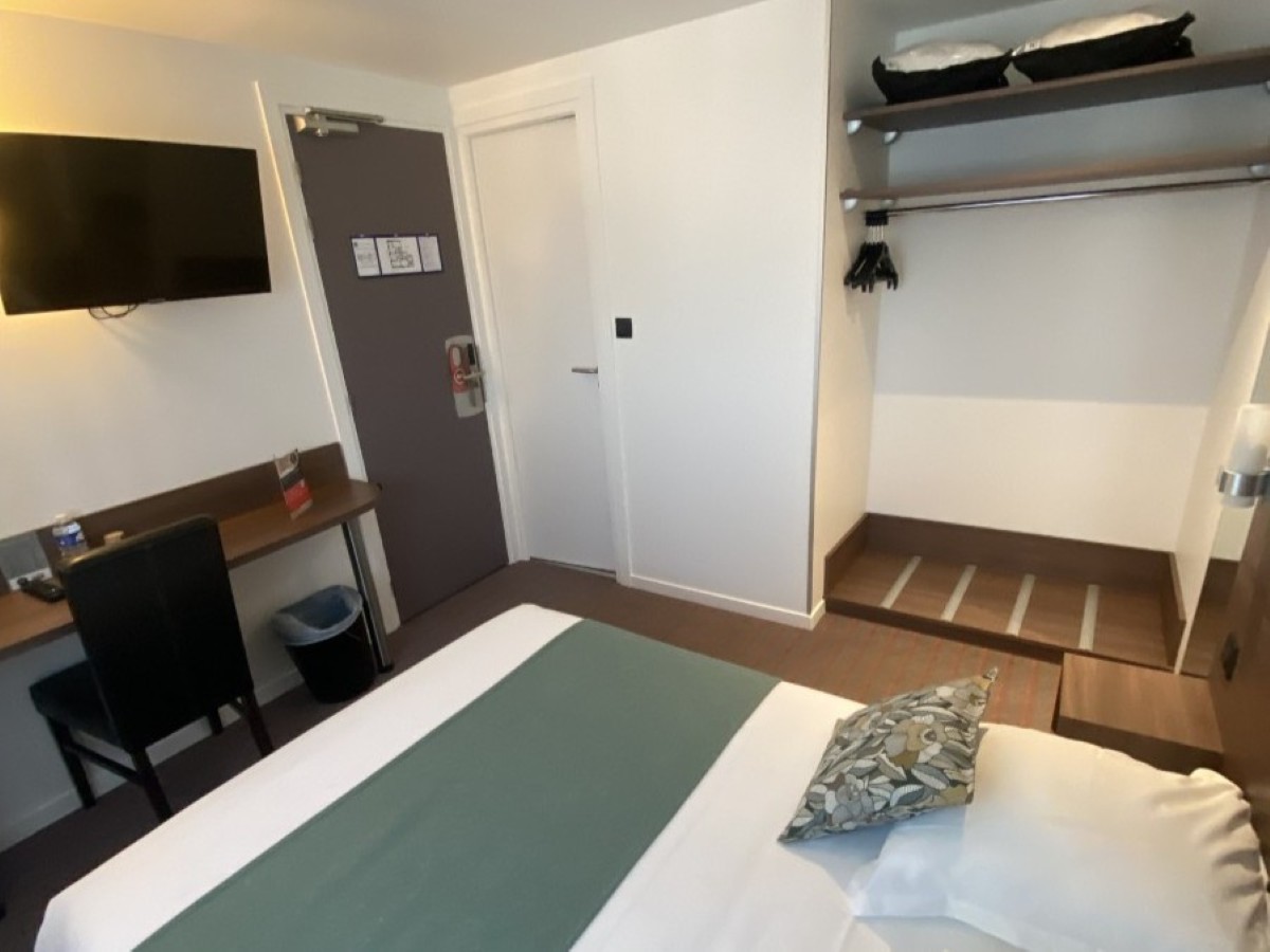 PROPRIETAIREhotel-le-louvre-cherbourg-cotentin-1