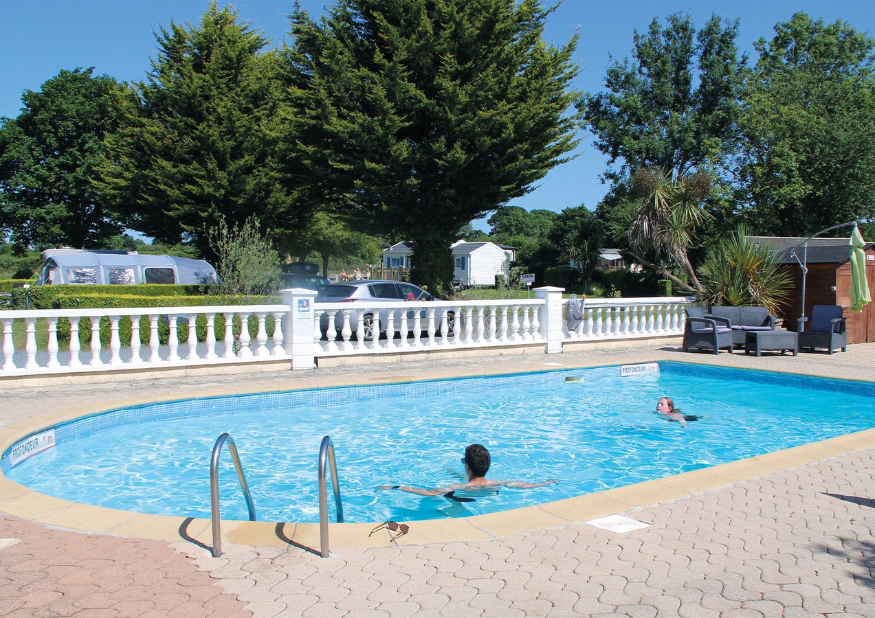 Mme Depuichaffray - Camping Le PicardPiscine - Camping Le Picard