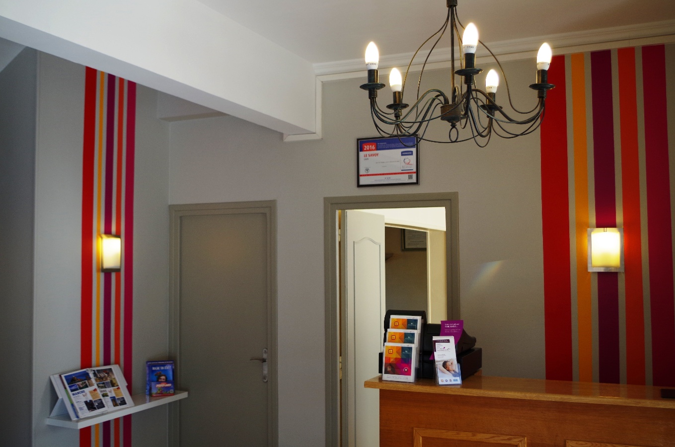 © Hôtel The Originals Le Savoyhotel-le-savoy-reception