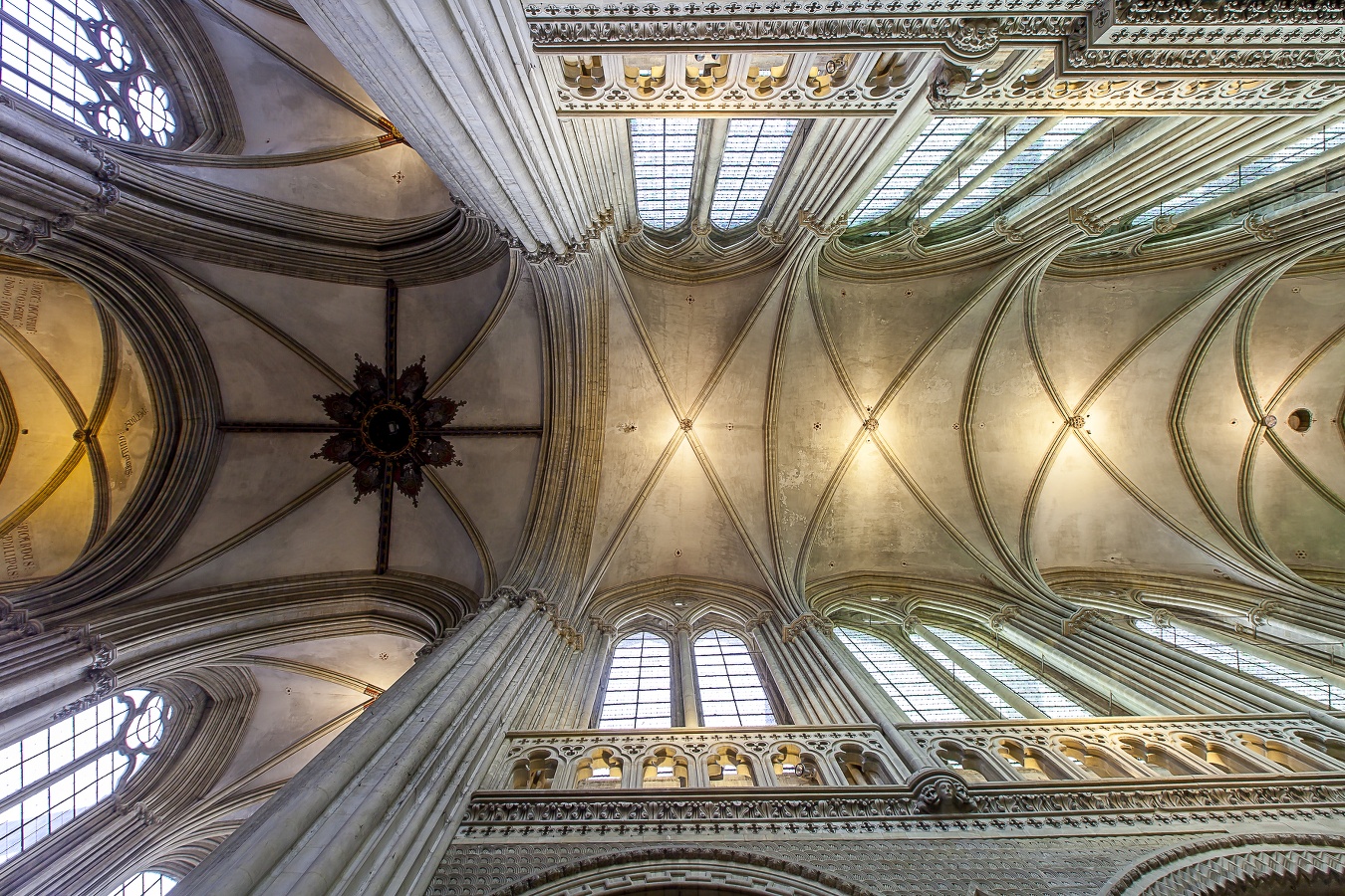 Arnaud Guérin - LithosphèreIntérieur Cathédrale