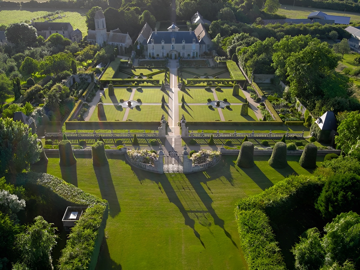 Michel DehayeLe château de Brécy et son parc