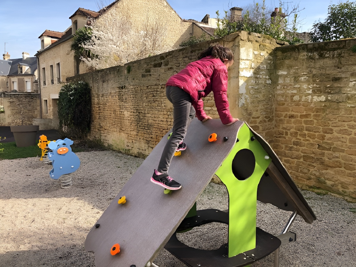 Mathilde LELANDAISjeux-enfants-aires-de-jeu-douvres-la-delivrande-credit-mathilde-lelandais (16)