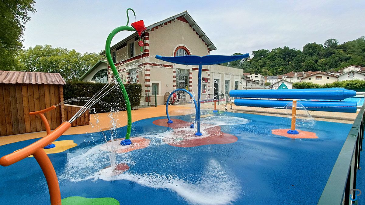 © Orthe ArrigansJeux_ilot_de_fraicheur_2024_-_Piscine_CCPOA