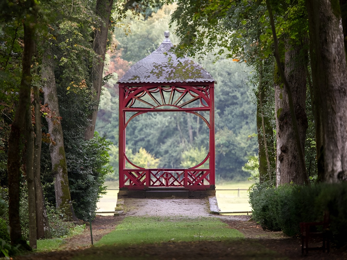 Le parc et les jardins du château de Mézidon Canon vus par A Guérin Litosphere - Calvados Tourismekiosque-jardin-chateau-mezi