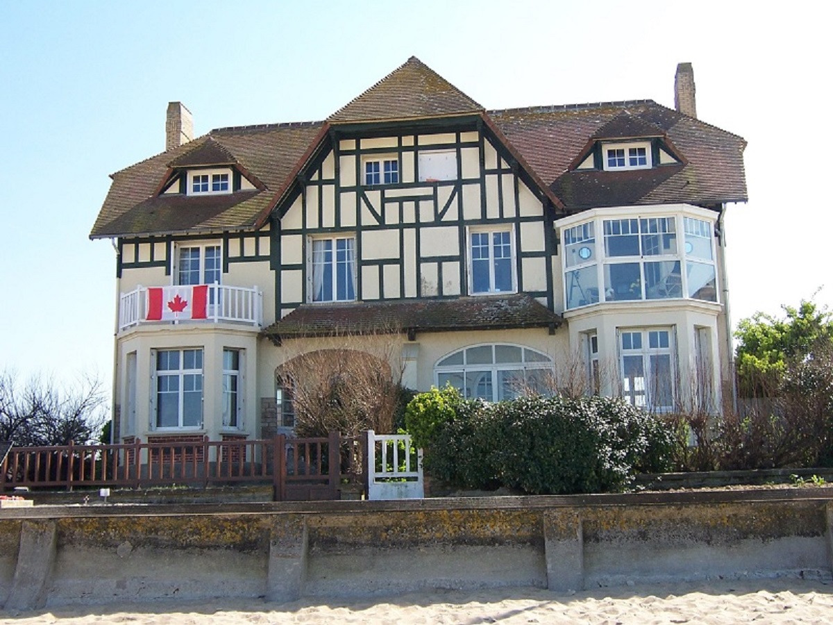 Christelle HudsonLA-MAISON-DES-CANADIENS-BERNIERES-SUR-MER-CREDIT-BRIGITTE-HAIZE-CHRISTELLE-HUDSON