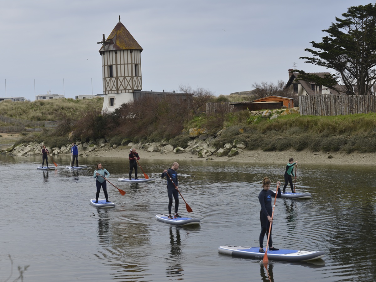 Sophie PorquetLA-SORTIE-EN-STAND-UP-PADDLE-ECOLE-DE-VOILE-COURSEULLES-SUR-MER-CREDIT-SOPHIE-PORQUET