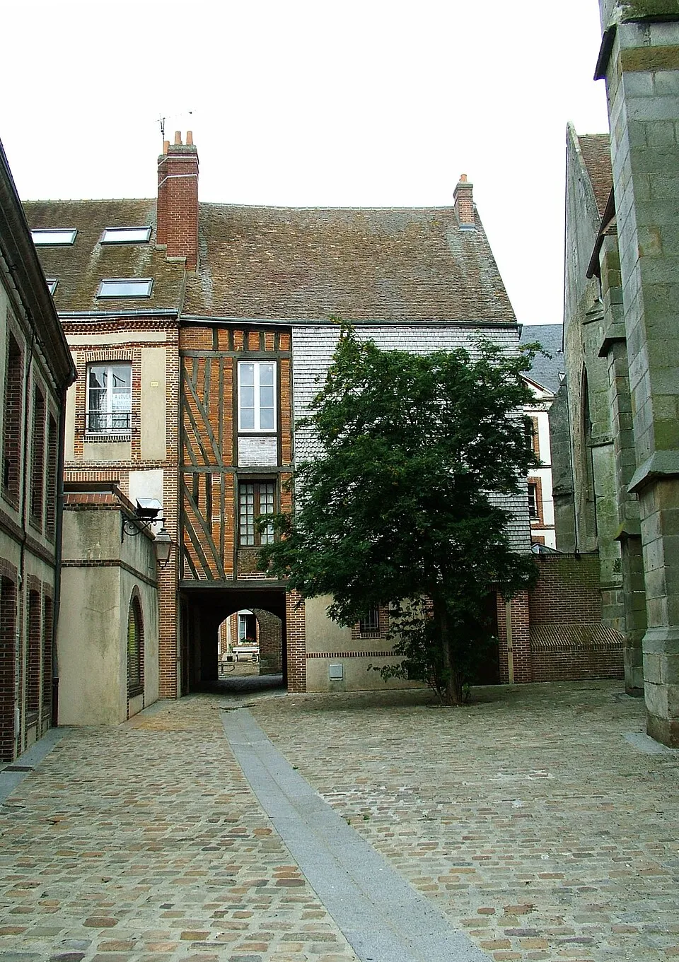 L'Aigle passage de l'ancien Hôtel-Dieu