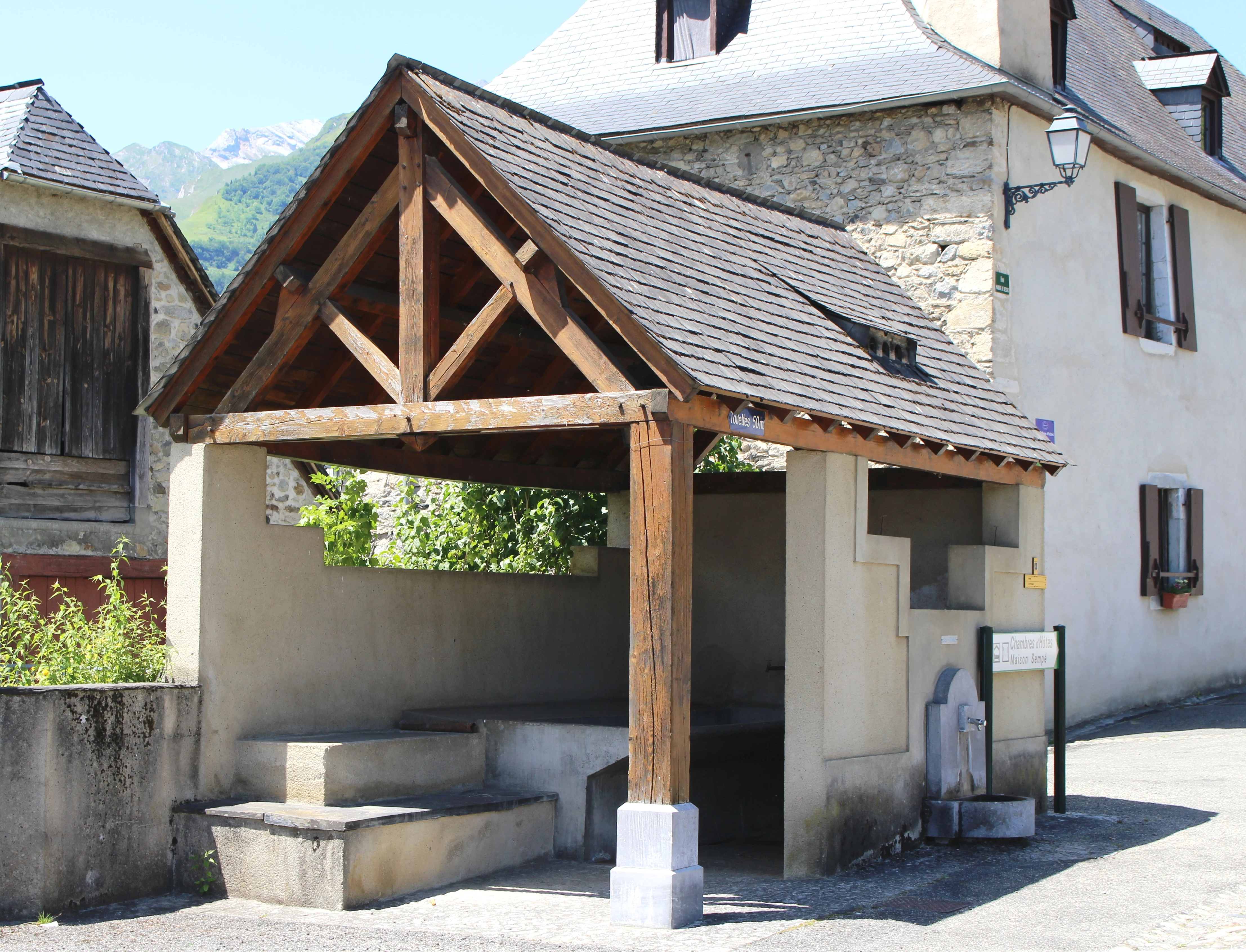 Lavoir de Arrens-Marsous (Hautes-Pyrénées) 1.jpg