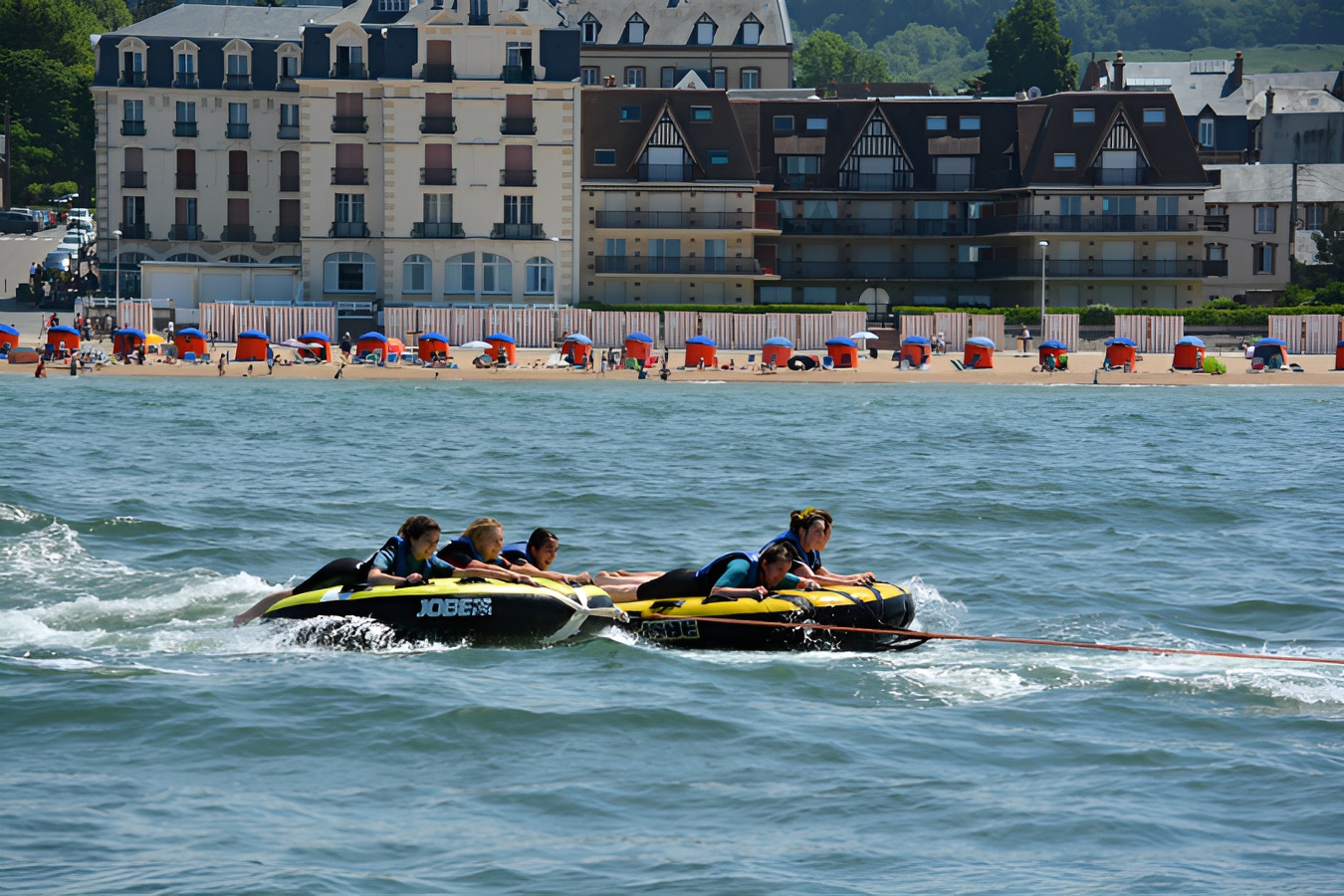 www.activitesnautiques.frBouées tractées