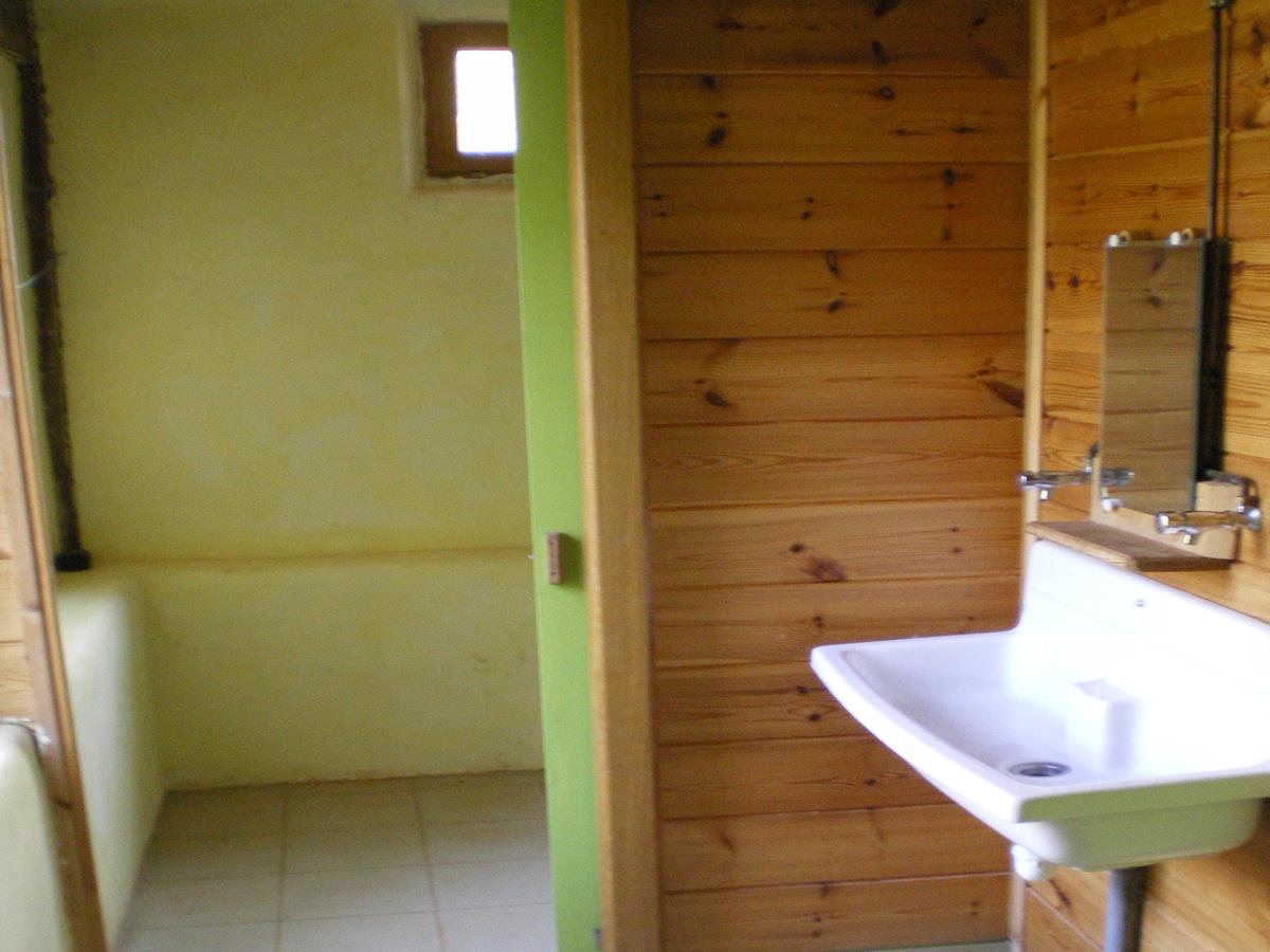 Le Pas d'ÂneSanitaires avec douches, toilettes, éviers - (TIS)