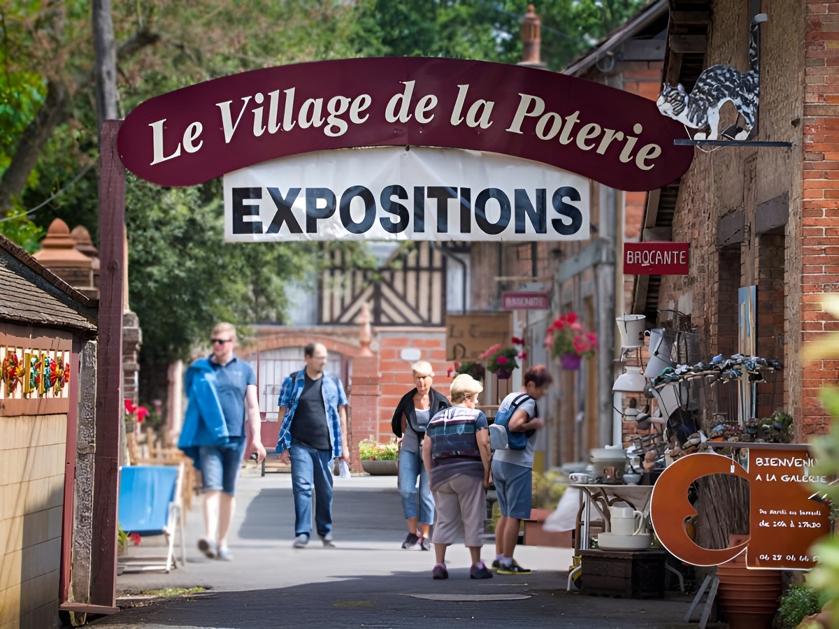 Éric LarrayadieuLe village de la poterie