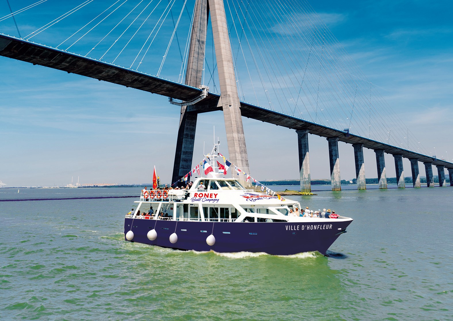 Antoine Scognamiglio Théo Valmy Sébastien GrasserBateau Ville d'Honfleur et le Pont de Normandie