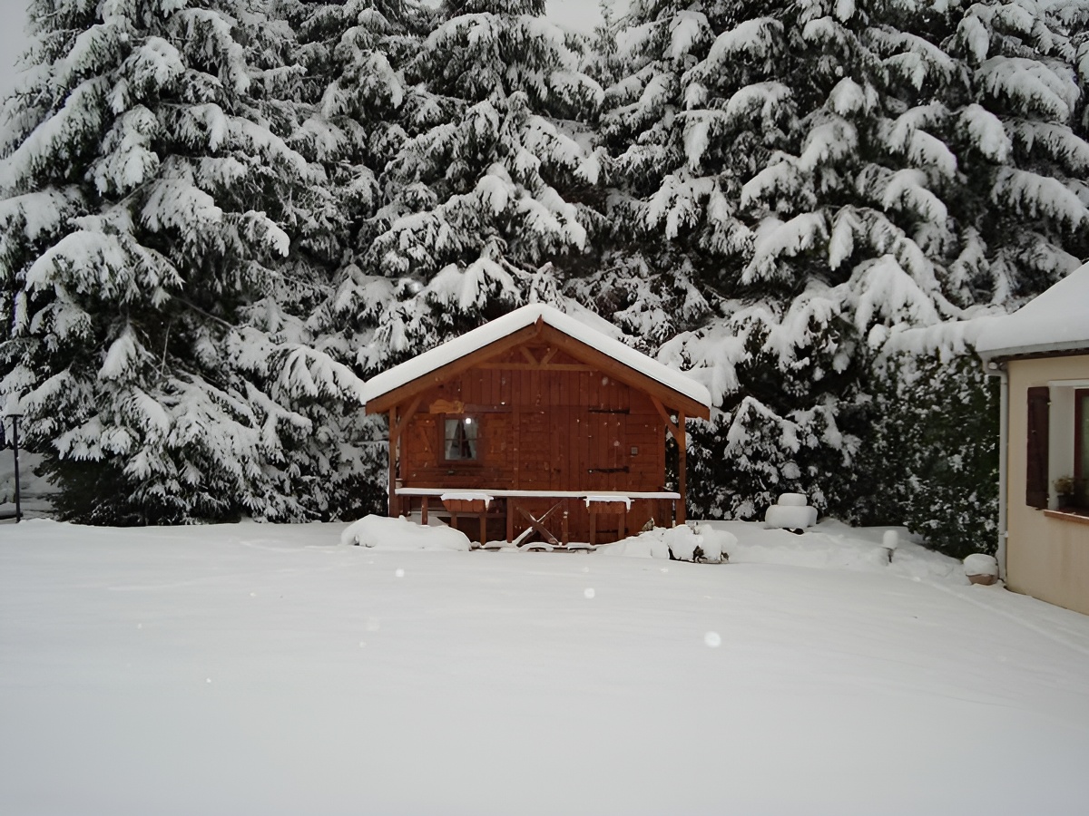 LacressoniereLes Bruyeres - B&B - Sylvie Lacressonniere - Ouilly du Houley  (chalet en hiver)