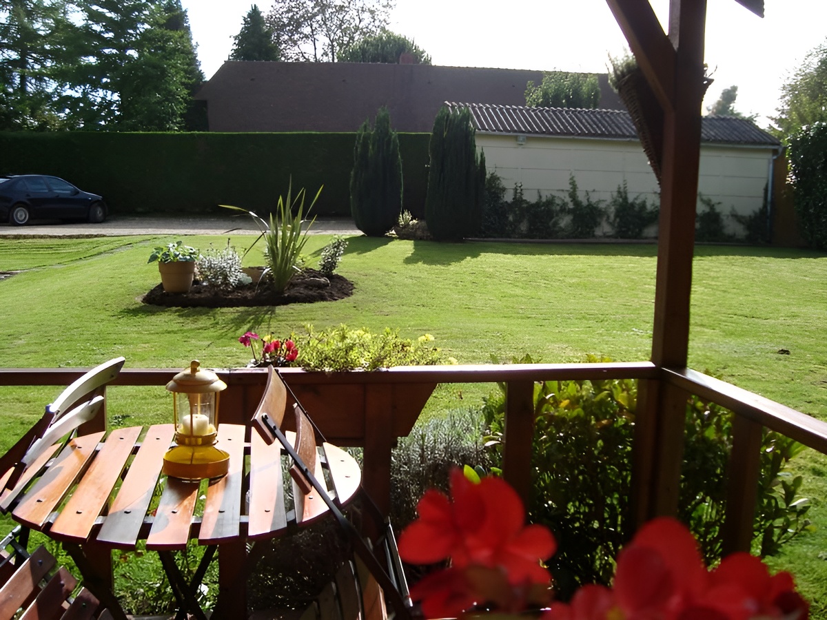 LacressonniereLes Bruyeres - B&B - Sylvie Lacressonniere - Ouilly du Houley  (vue du jardin)